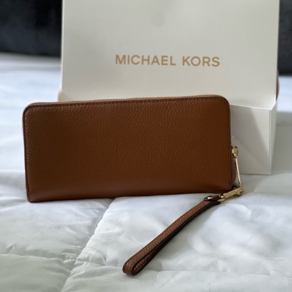 Michael Kors leather wallet - Picture 2 of 8